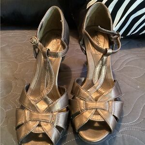 Air Supply ladies dressy, strappy comfort system 3” heels, size 8